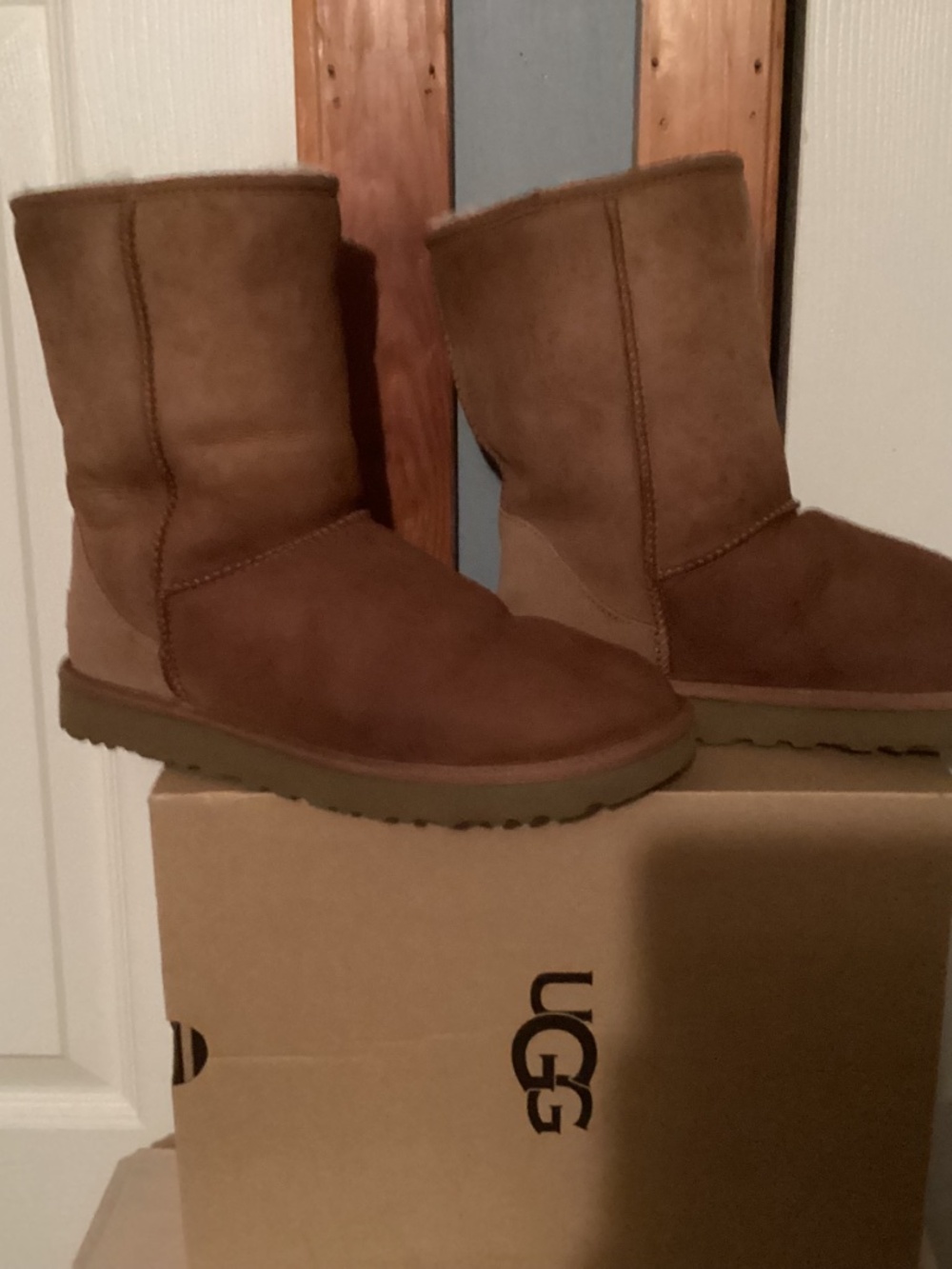 UGG - Picture 3 of 4